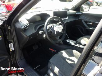 Peugeot e-2008 EV Allure 54kWh picture 13