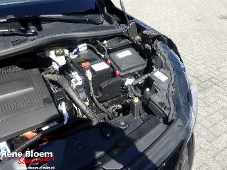 Peugeot e-2008 EV Allure 54kWh picture 21