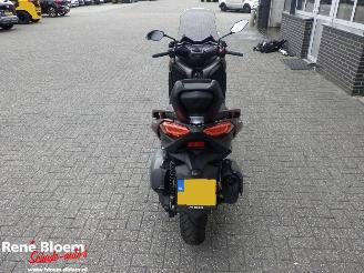 Yamaha XMAX 300 picture 5