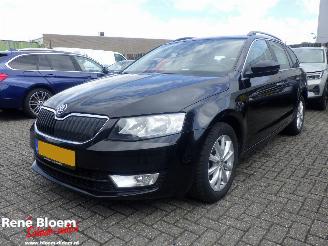 krockskadad bil auto Skoda Octavia Combi 1.6 TDI Greentech 110pk Ambition 2016/9