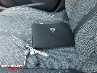 Peugeot 2008 1.2 Hybrid 145 Allure Automaat picture 15