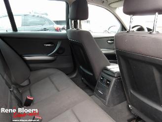 BMW 3-serie 318i Touring picture 13