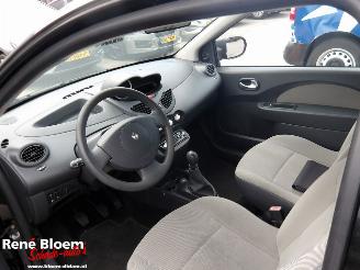 Renault Twingo 1.2-16V Authentique picture 10