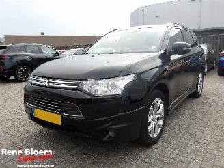 Schadeauto Mitsubishi Outlander 2.0 PHEV Instyle 2013/11