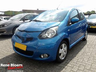 damaged passenger cars Toyota Aygo 1.0 12V 5drs Airco 2009/6