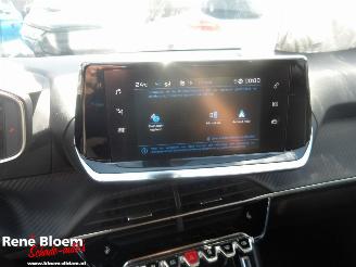 Peugeot 2008 1.2 Puretech Allure Pack picture 17