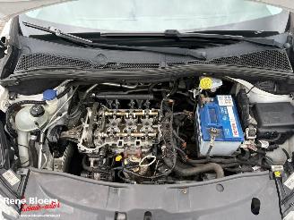 Peugeot 2008 1.2 VTi Active Pack Premium picture 15