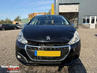 Peugeot 208 1.2 Puret6ech Signature 5drs Airco picture 3