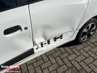Renault Twingo 1.0 SCE Authentique 5drs picture 11