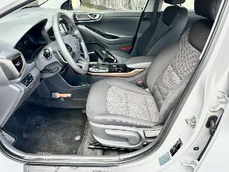 Hyundai Ioniq Comfort EV 120pk aut + f1 flippers - nap - 2x laadkabels - navi - camera - front + line assist - wegenbelastingvrij - keyless entry + start picture 33