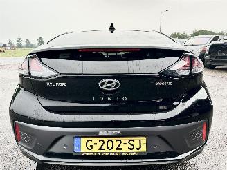 Hyundai Ioniq gereserveerd Comfort EV 136pk  + f1 flippers - facelift - nap - 2x laadkabels - navi - camera - front + line + side assist - wegenbelastingvrij - keyless entry + start picture 6
