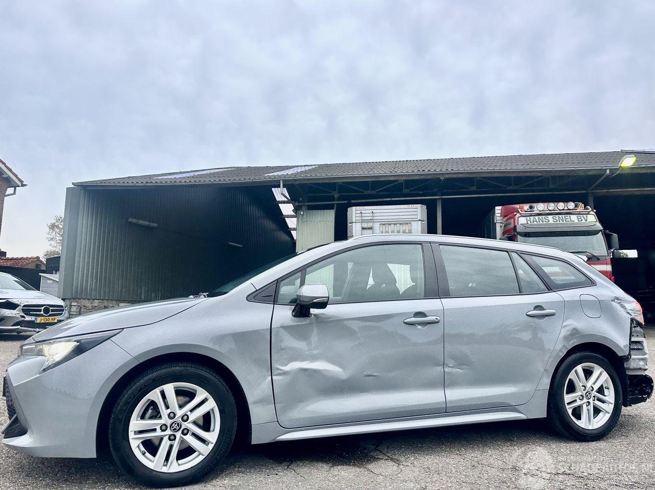 Toyota Corolla Touring Sports 1.8 Hybrid 148pk automaat Business - nap - vaste prijs - camera - line + front assist - afn trekhaak - clima + cruise contr - keyless start