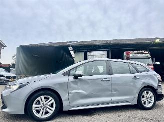 Damaged car Toyota Corolla Touring Sports 1.8 Hybrid 148pk automaat Business - nap - camera - line + front assist - afn trekhaak - clima + cruise contr - keyless start 2022/10
