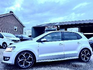 Damaged car Volkswagen Polo gereserveerd 1.2 TSI 90pk 5drs - nap - navi - clima - cruise - pdc - JD Engineering - maxton - led voor + achter 2012/10