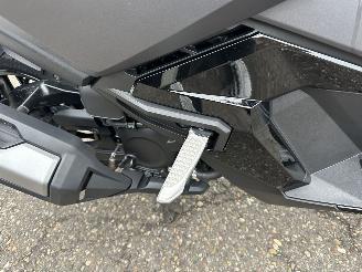 Honda  ADV 350A 29pk Matgrijs - keyless - handvat verwarming - abs - slechts 5284km gelopen - lichte krassen picture 39