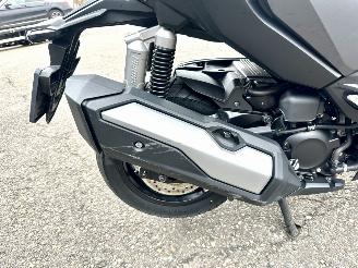 Honda  ADV 350A 29pk Matgrijs - keyless - handvat verwarming - abs - slechts 5284km gelopen - lichte krassen picture 10