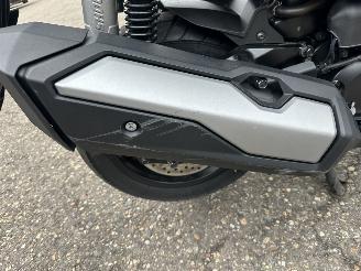 Honda  ADV 350A 29pk Matgrijs - keyless - handvat verwarming - abs - slechts 5284km gelopen - lichte krassen picture 14