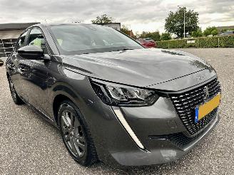 Peugeot 208 1.2 PureTech 75pk Active Pack 5drs - nap - navi - led - airco - cruise - pdc - line assist - lmv - Apple CarPlay + Android picture 4