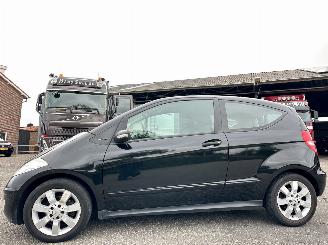 Vaurioauto  passenger cars Mercedes A-klasse 150 1.5i 95pk automaat Polar Star - nap - airco - cruise - lmv - mistlampen - licht + regensensor + dimmend spiegel 2006/10