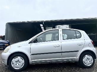 Unfallwagen Toyota Yaris 1.0-16V VVT-i 68pk L.Luna - airco - 96dkm nap - 5 deurs - stuurbrk - cv - lederen stuurwiel - zo rijdbaar 2000/8