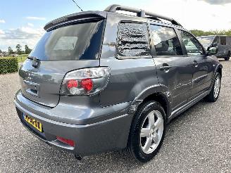 Mitsubishi Outlander 2.0 Turbo 201pk 4WD - uniek - 2x schuifdak - airco - leer + alcantara + stoelverw - privacy glass - rijdbaar picture 5