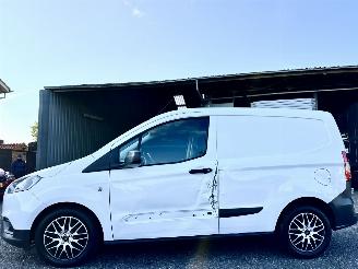 damaged commercial vehicles Ford Transit Courier 1.0T 101pk 6-bak euro.6 2023 EcoBoost Trend S&S - 2023 - nap - navi - airco - cruise - stoelverwarming voor - benzine 2023/8