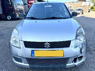 Suzuki Swift 1.3i 92pk GLS 5drs - nap - airco - camera - touchscreen multimedia - bleutooth - alcantara hemel + stuur picture 3