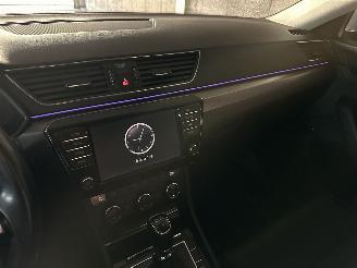 Skoda Superb 1.6 TDI 120pk dsg aut + f1 Style Bus - pano - nap - xenon - rest bpm 1300 - keyless - front + side + line assist - elektr klep picture 14