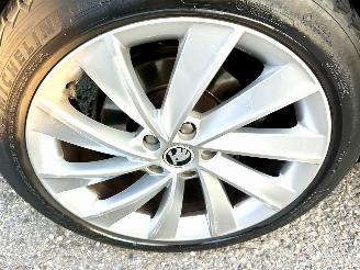 Skoda Superb 1.6 TDI 120pk dsg aut + f1 Style Bus - pano - nap - xenon - rest bpm 1300 - keyless - front + side + line assist - elektr klep picture 92
