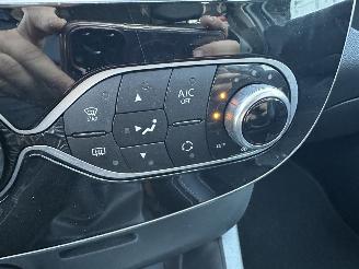 Renault Clio gereserveerd 0.9 TCe Turbo 90pk Intens 5drs - nap - clima - camera - navi - aux - usb - pdc v+a - keyless entry + start picture 18