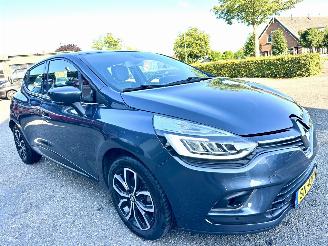Renault Clio gereserveerd 0.9 TCe Turbo 90pk Intens 5drs - nap - clima - camera - navi - aux - usb - pdc v+a - keyless entry + start picture 3