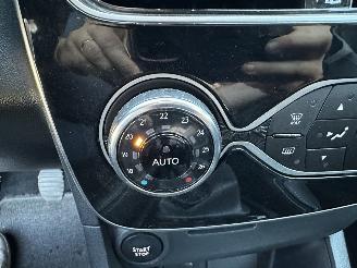 Renault Clio gereserveerd 0.9 TCe Turbo 90pk Intens 5drs - nap - clima - camera - navi - aux - usb - pdc v+a - keyless entry + start picture 19