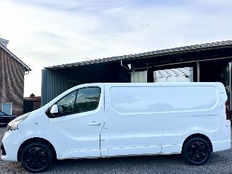 uszkodzony samochody ciężarowe Renault Trafic 1.6 dCi 90pk 6-bak T29 L2/H1 Comfort - nap - 3.pers - navi - airco - cruise - aux - usb - privacy glass - facelift 2016/1