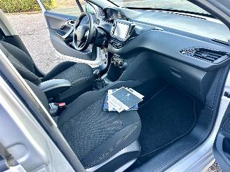 Peugeot 208 1.2 PureTech 82pk BlueLion 5drs - 86dkm nap - navi - cruise - pdc - airco - aux - usb - touchscreen - facelift picture 17