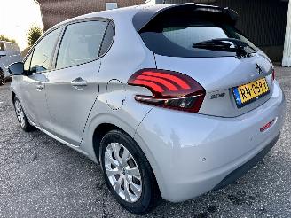 Peugeot 208 1.2 PureTech 82pk BlueLion 5drs - 86dkm nap - navi - cruise - pdc - airco - aux - usb - touchscreen - facelift picture 6
