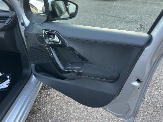 Peugeot 208 1.2 PureTech 82pk BlueLion 5drs - 86dkm nap - navi - cruise - pdc - airco - aux - usb - touchscreen - facelift picture 32