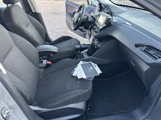 Peugeot 208 1.2 PureTech 82pk BlueLion 5drs - 86dkm nap - navi - cruise - pdc - airco - aux - usb - touchscreen - facelift picture 44