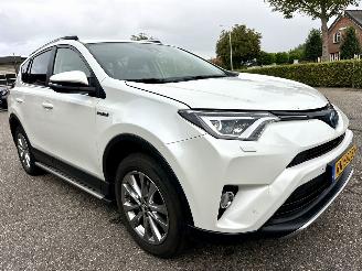 Toyota Rav-4 Gereserveerd 2.5 Hybrid AWD 171pk aut Executive - xenon - 360cam - leer - memory - line + side + front assist - elektr klep - stuurverw picture 4
