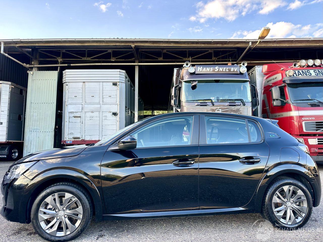 Peugeot e-208 EV 50kwh 136pk aut Active Pack - 57dkm nap - line assist - navi - pdc - lmv - stoelverw - airco - cruise - carplay