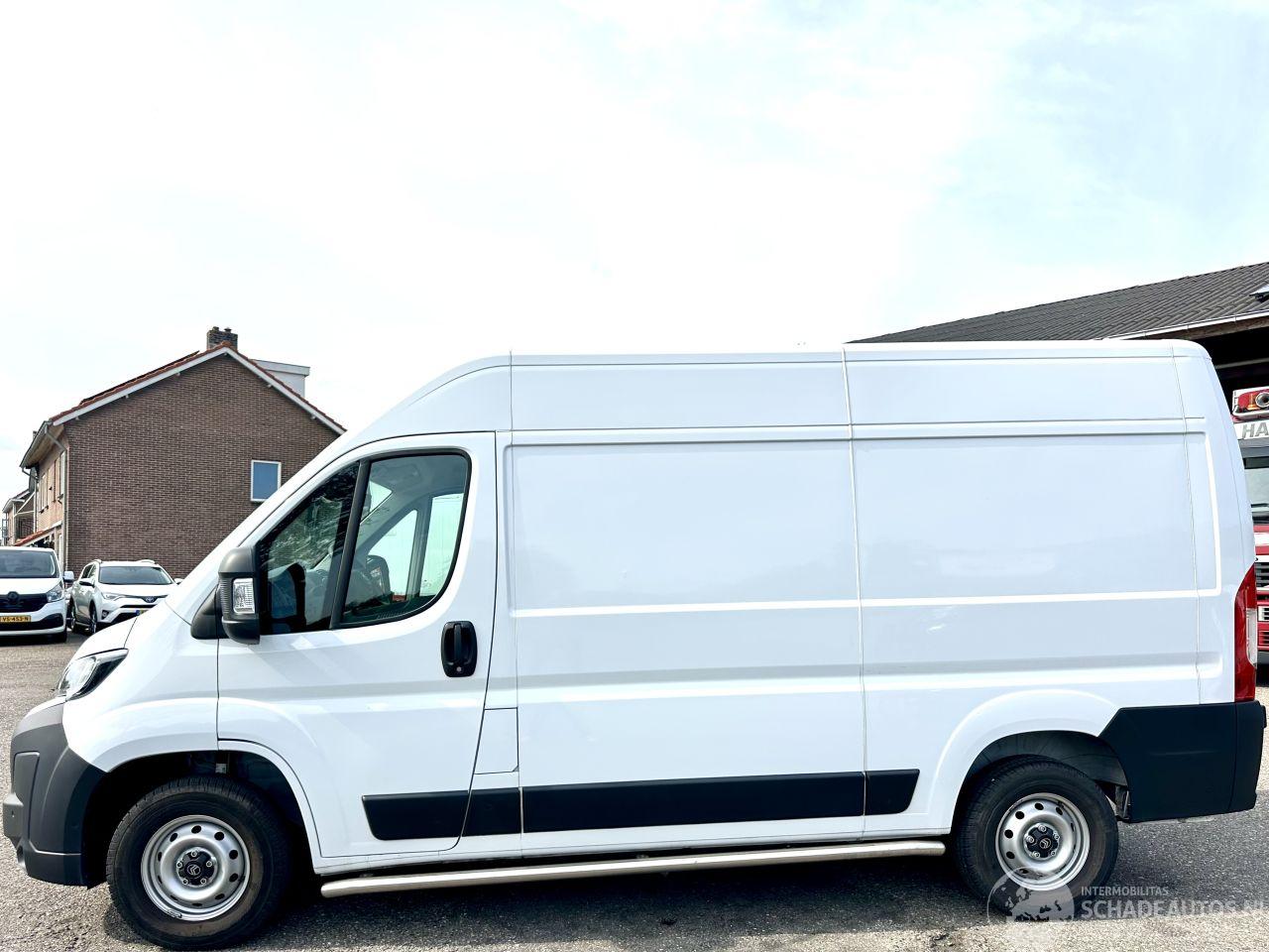 Citroën Jumper 2.2 BlueHDi 120pk 6-bak S&S L2/H2 3.0t - 15dkm nap - 3pers - 2x camera - navi - front + line + side assist