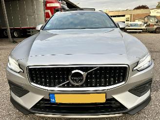 Volvo V-60 Cross country 2.0 D4 190pk aut AWD Intro Ed - pano - bowers&wilkins - 360cam - stoelkoeling - stoelverw v+a - head up picture 3