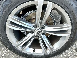 Volkswagen Tiguan 1.4 TSI 150pk aut + f1 R-Line - pano - nap - massage - trekh - front + line assist - dynaudio + woofer picture 80