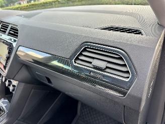 Volkswagen Tiguan 1.4 TSI 150pk aut + f1 R-Line - pano - nap - massage - trekh - front + line assist - dynaudio + woofer picture 43