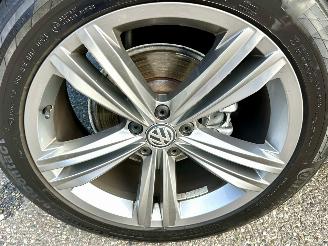 Volkswagen Tiguan 1.4 TSI 150pk aut + f1 R-Line - pano - nap - massage - trekh - front + line assist - dynaudio + woofer picture 78