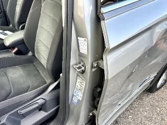 Volkswagen Tiguan 1.4 TSI 150pk aut + f1 R-Line - pano - nap - massage - trekh - front + line assist - dynaudio + woofer picture 71