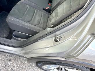 Volkswagen Tiguan 1.4 TSI 150pk aut + f1 R-Line - pano - nap - massage - trekh - front + line assist - dynaudio + woofer picture 64
