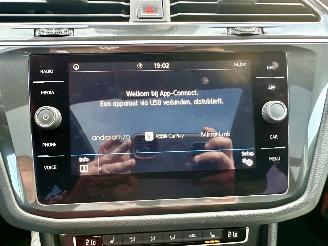 Volkswagen Tiguan 1.4 TSI 150pk aut + f1 R-Line - pano - nap - massage - trekh - front + line assist - dynaudio + woofer picture 32