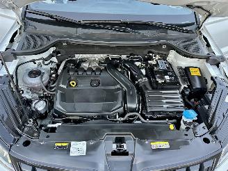 Skoda Karoq 1.5 TSI ACT 150pk 7-Traps aut + F1 Sportline Bus - navi - camera - keyless - virtual - stuurverw - sfeerverl - kuipstoelen picture 114