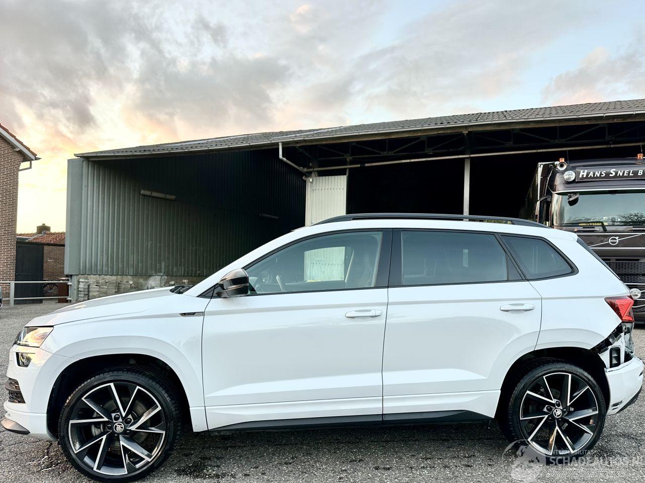 Skoda Karoq 1.5 TSI ACT 150pk 7-Traps aut + F1 Sportline Bus - navi - camera - keyless - virtual - stuurverw - sfeerverl - kuipstoelen