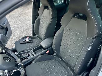 Skoda Karoq 1.5 TSI ACT 150pk 7-Traps aut + F1 Sportline Bus - navi - camera - keyless - virtual - stuurverw - sfeerverl - kuipstoelen picture 23